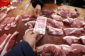 清洗猪肉直接用水冲？大错特错，卖肉老板教我这样洗，干净又去腥图片