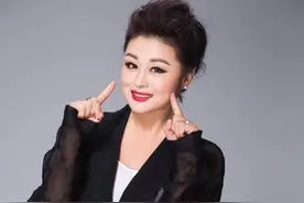 幸运的于月仙：赵本山小姨子，曾被家人嫌弃，一生未孕却被宠20年图片