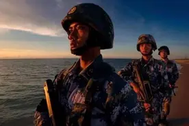 军衔肩章上“梅花”与“五角星”有什么区别？看完明白了图片