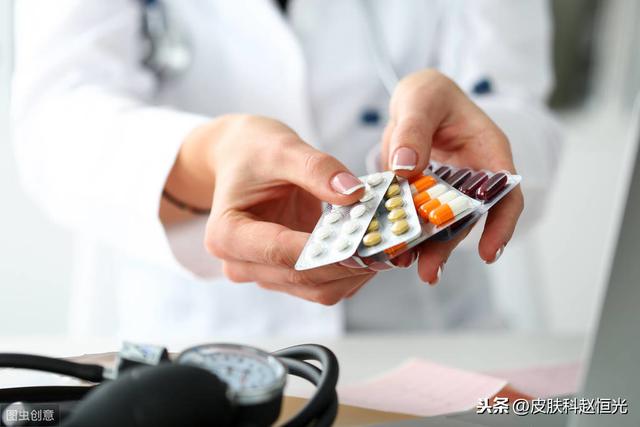 身上突然出现很多红包，奇痒无比，这是什么病？