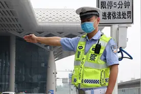 南宁火车东站送客平台限停5分钟！超时将被罚款扣分图片