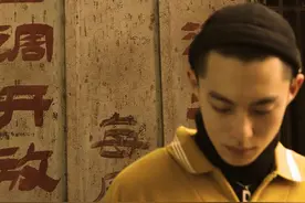 王鹤棣最新写真曝光！复古滤镜带你回到过去，感受岁月静好图片