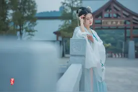 【诗】我突然想起你，在这没有月光的夜里，雨里，记忆里图片