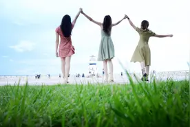 《暂坐》：让我们看清了，女人间什么样的情谊，才是“好闺蜜”图片