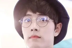 肖战啊，请问你的帽子怎么戴的？为什么都不会掉呢图片