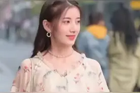 夏秋不知道怎么穿？碎花连衣裙，夏秋穿搭好帮手，完美图片