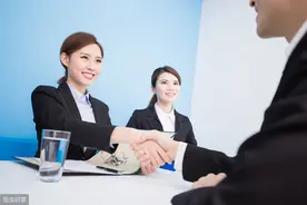 面试官：针掉到大海怎么办？90后女学生秒回答，面试官拍手称赞图片