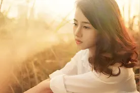 女上司跟小奶狗表白后，他问“你是要养我吗？”图片