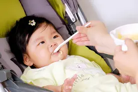 6个月宝宝在吃母乳的情况下，吃米粉的量大概多少合适？家长了解图片