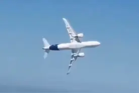 C919狂暴试飞，上演鹞子翻身侧倾90度，把客机飞成了战斗机图片