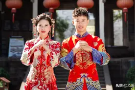 90后女孩8个月大父母离异，被爷爷养大，如今带着爷爷出嫁图片