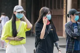 夏天凉鞋也不香了？街头出镜率超高的是这些鞋，时髦显高提气质图片