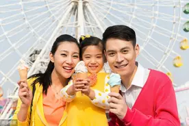 育儿PUA：为吃到一支甜筒冰淇淋，孩子会被妈妈逼得多卑微？图片