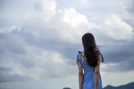 小说：婚礼照常，新郎却带着妹妹遗照走来，新娘顿时喷出一口鲜血图片