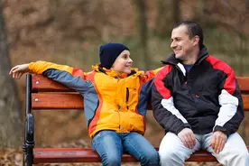 父亲强迫儿子塞臭袜进嘴9次：羞辱性教育，只会适得其反图片