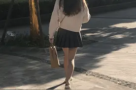小姐姐的帆布拖鞋，款型很好看，而且很百搭图片
