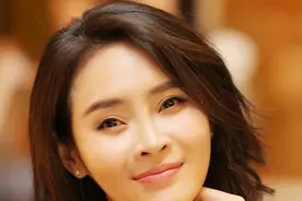 优雅大气，身材姣好，“贵姐”于明加图片