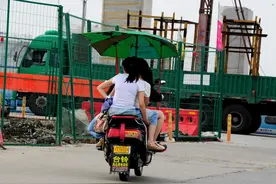 电动车安装遮阳篷会易发生事故图片