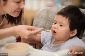 添加辅食初期，宝宝不肯吃怎么办？新手妈妈学会操作细节，娃爱吃图片