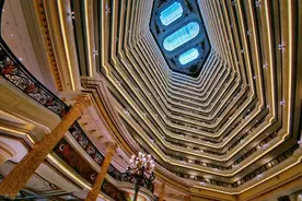 一年收租几个亿，丈夫比自己小11岁，她是北京最“豪横”的女人图片