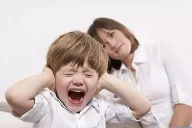 孩子爱乱发脾气？别手足无措，试试“共生效应”，三步解决撒泼图片