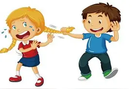 孩子们之间打架，让孩子自己解决还是家长们跟着一起解决？图片
