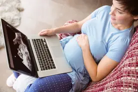 胎宝也是有昼夜意识的，孕妈如果每天按时睡觉，对宝宝发育更有利图片