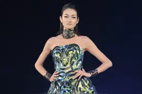 日本时尚界的神话，绝佳9头身身材比例，亚洲超模第一人有多美？图片