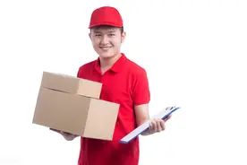 谁也逃不掉的996：中国半数快递员每天工作十几小时图片