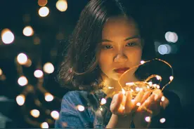 女人真正寒了心，不会作和闹，而是变得“静默”图片