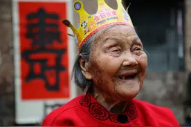 为何女人比男人更长寿？男人不想寿命被"偷走"，4个习惯赶快改图片