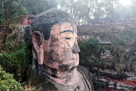 乐山大佛闭眼流泪？每次都伴随着重要事情，专家称只是酸雨所致图片