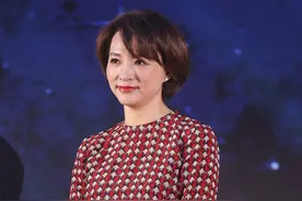 董卿久违营业依旧是气质本尊！6分钟朗读引热议，声音温柔沁人图片