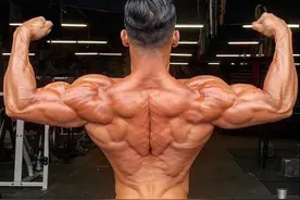 做好“T杠划船”，可以减轻腰背部压力，背部肌肉收缩感会更好图片