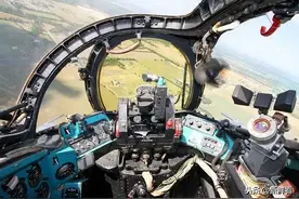 著名隐形飞机，主战坦克，武装直升机等的驾驶舱图片