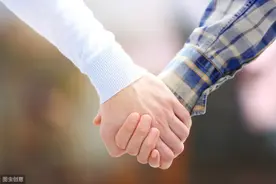 总想抓住老公，极度缺爱的女人，感情里容易出什么问题？图片