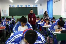 大一新生期末将要面临的四场考试，及格成奢侈，挂科是常态图片