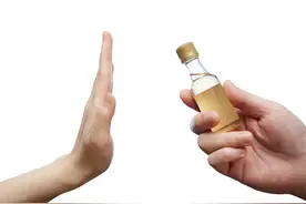 大姨妈期间，流出的“血块”是怎么回事？女性朋友不妨了解一下图片