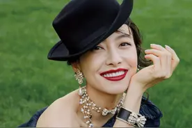 宋茜《ELLE》大片，满满的复古宫廷感，浪漫法式格调，俏丽优雅图片