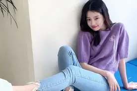冻龄美女李侑菲，天生一张甜美童颜，肤白貌美大长腿图片