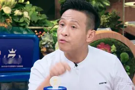 宋小宝开“豪车”去学校接龙凤胎 见其他家长都开三轮 默默开走了图片