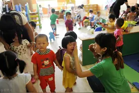 开学送娃五大错，快来看看你中了几个！面对入园哭闹应该这样做图片