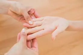 手指长度如何显示母亲的收入图片