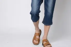 教师穿短裤凉鞋上班被通报，他毅然辞职图片