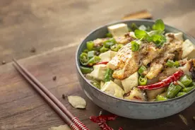 麻辣豆腐鱼、洋葱炒木耳好吃减肥、火锅日本乌冬鱼配猪肉、和海藻图片