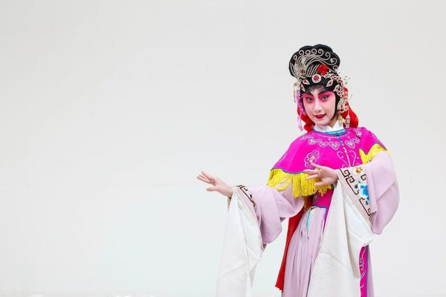 戏曲演员的基本功，“从头发丝到脚趾头"都要练，网友：吹牛