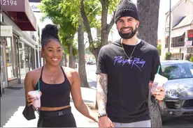 前WWE女摔跤手现身洛杉矶街头，牵手男友显得格外娇羞图片