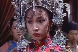 34年前这部《京华烟云》，主角配角都相当养眼，郑少秋夫人也在图片