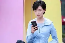 万茜“随便蹲”火了！每天一个下蹲，增强骨盆稳定性，滋养女人图片