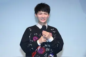 周深曾一年只和父母通一次电话：你多久没和父母通电话了？图片